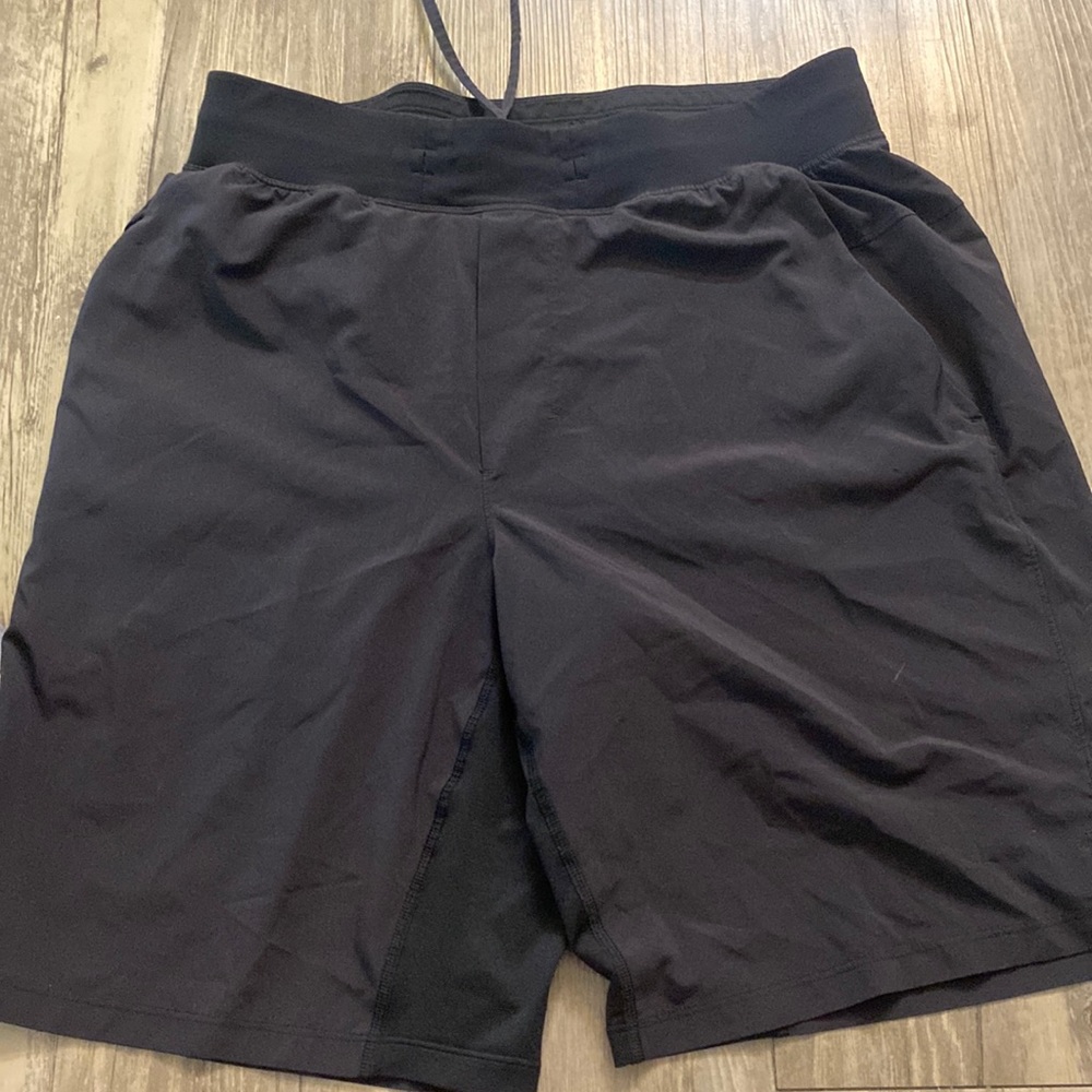 Men’s Lululemon black, 9 inch short